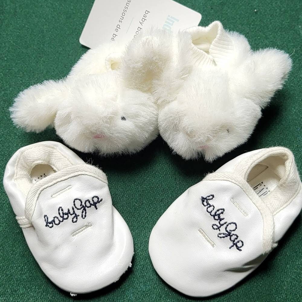 Set of two pair baby shoes/booties